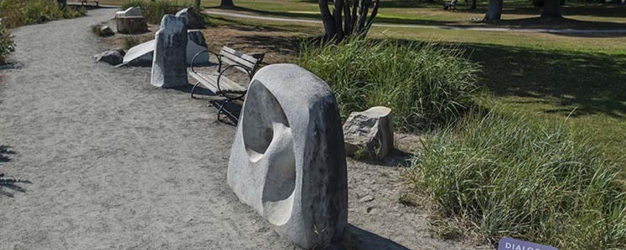 Dialogue statue