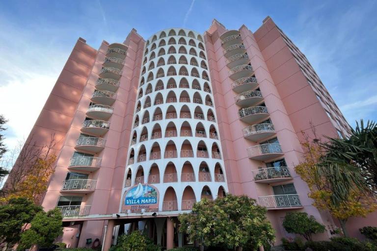 Villa Maris (Pink Palace)